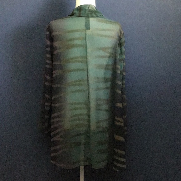 Beautiful Light-weight Cover - Picture 2 of 4